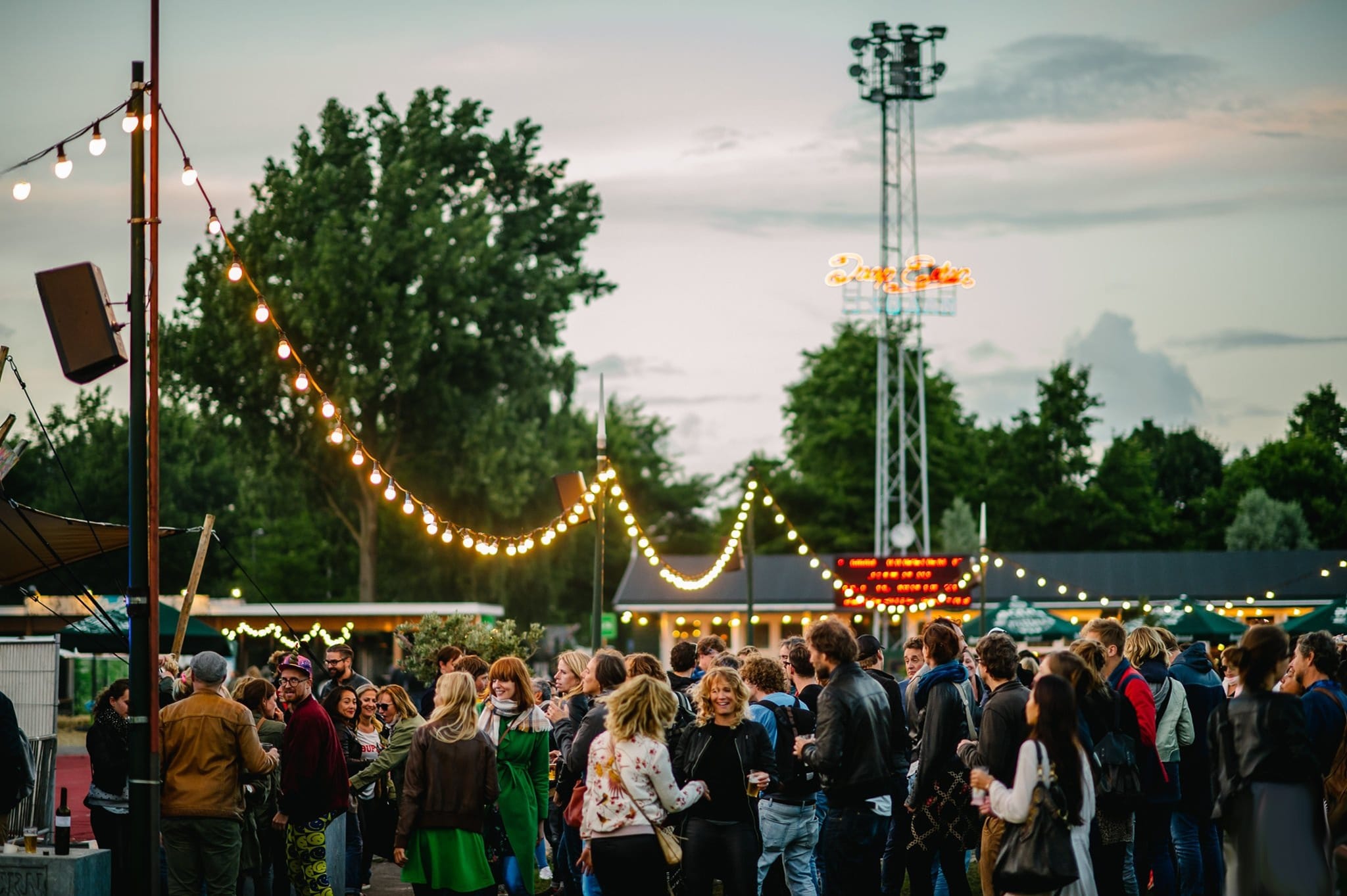 Borrel, trophy, bitterballen, netwerken